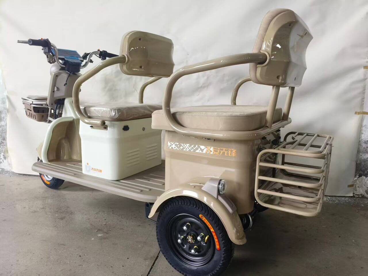 Junheng V5 electric tricycle in brown color